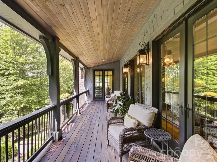 1333 Solomon Circle, Hendersonville, NC 28739.  MLS# CAR4399207, YatesRealty ID 35730. 
