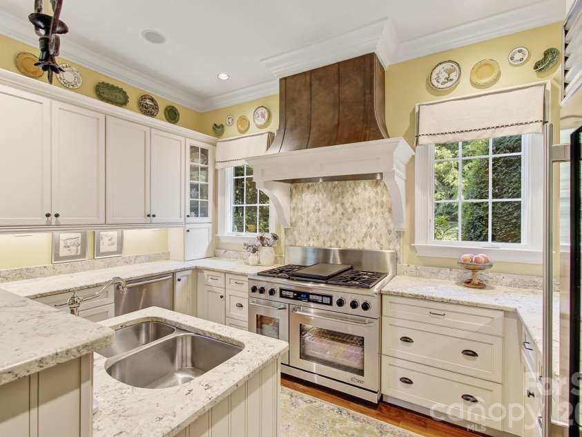1333 Solomon Circle, Hendersonville, NC 28739.  MLS# CAR4399207, YatesRealty ID 35730. 