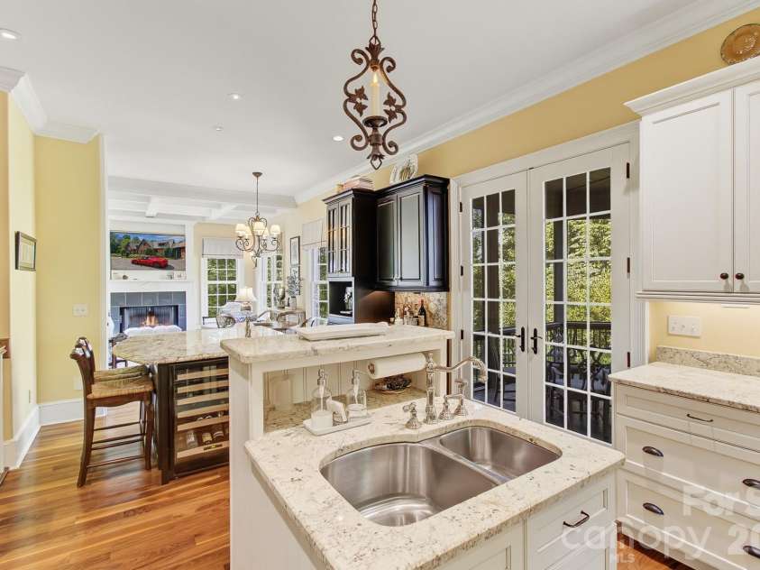 1333 Solomon Circle, Hendersonville, NC 28739.  MLS# CAR4399207, YatesRealty ID 35730. 