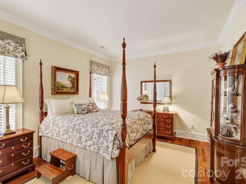 1333 Solomon Circle, Hendersonville, NC 28739.  MLS# CAR4399207, YatesRealty ID 35730. 