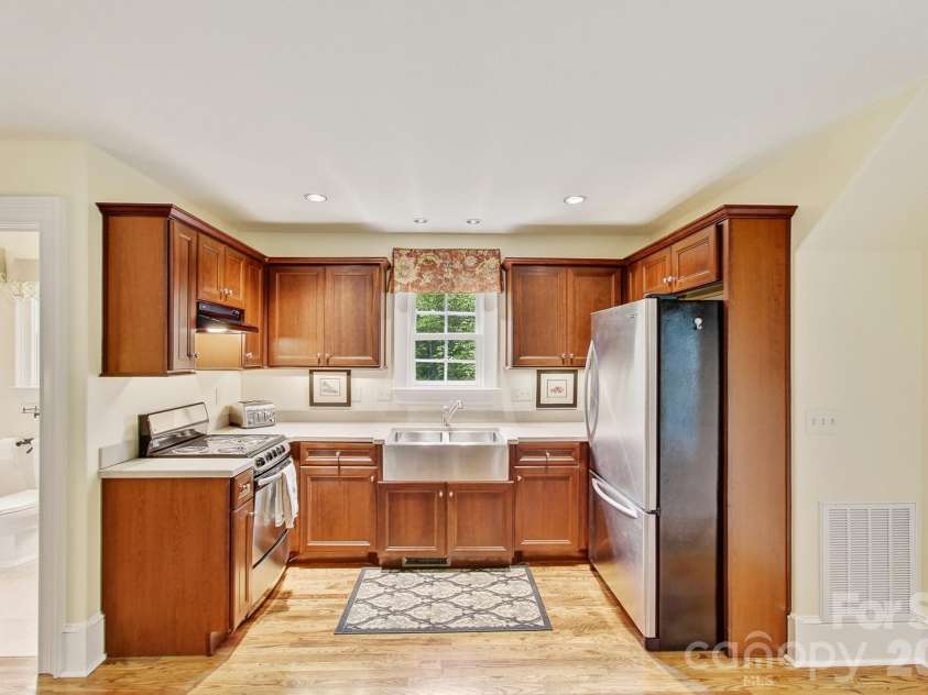 1333 Solomon Circle, Hendersonville, NC 28739.  MLS# CAR4399207, YatesRealty ID 35730. 