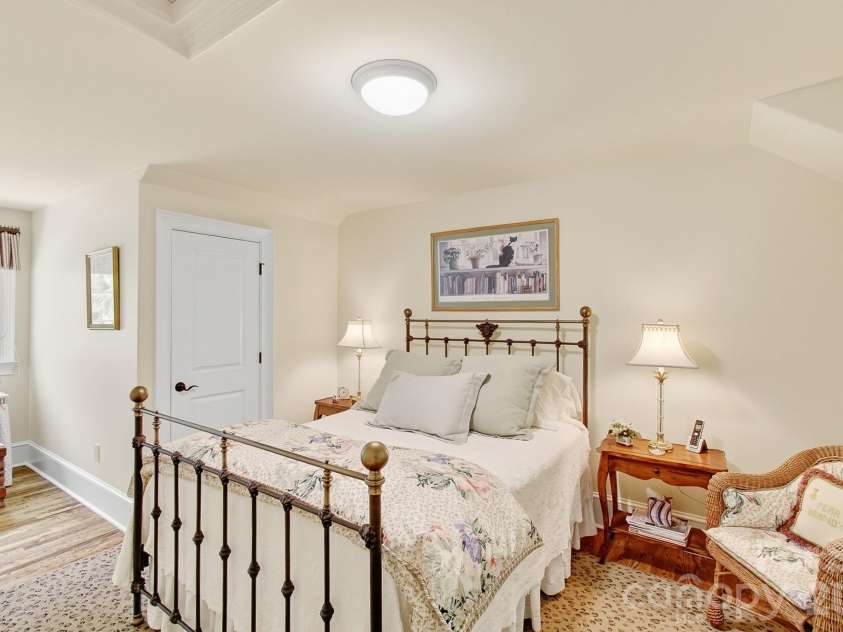 1333 Solomon Circle, Hendersonville, NC 28739.  MLS# CAR4399207, YatesRealty ID 35730. 