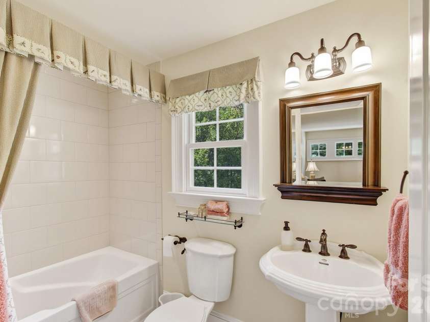 1333 Solomon Circle, Hendersonville, NC 28739.  MLS# CAR4399207, YatesRealty ID 35730. 