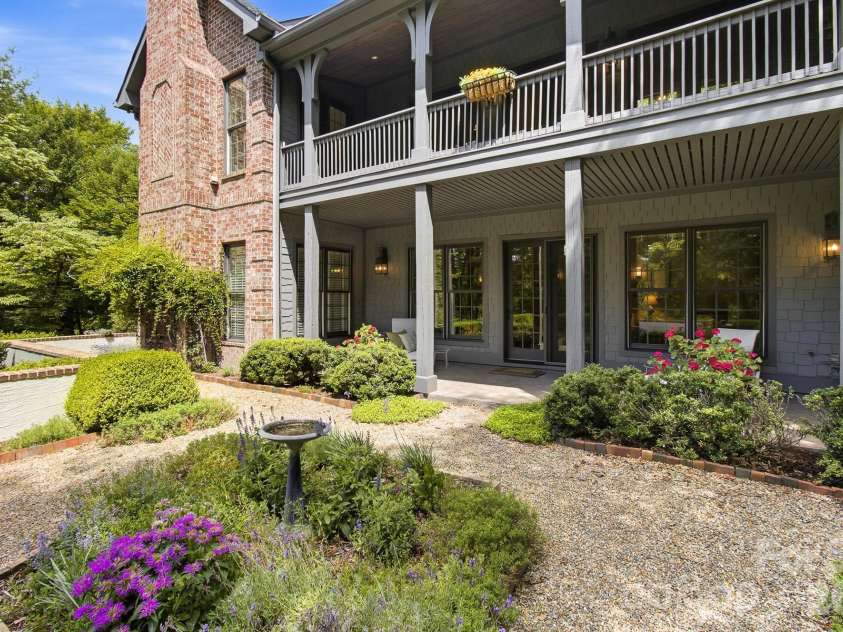 1333 Solomon Circle, Hendersonville, NC 28739.  MLS# CAR4399207, YatesRealty ID 35730. 