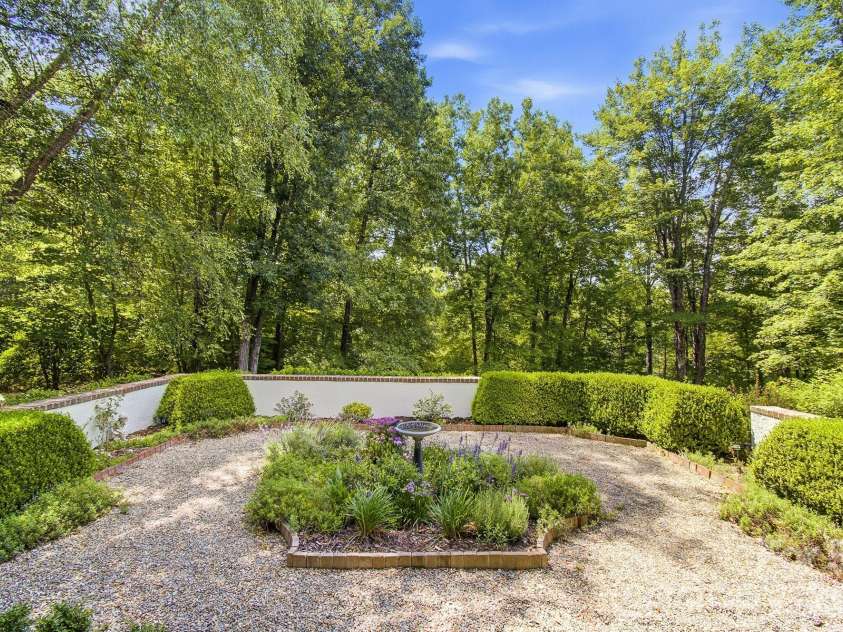 1333 Solomon Circle, Hendersonville, NC 28739.  MLS# CAR4399207, YatesRealty ID 35730. 