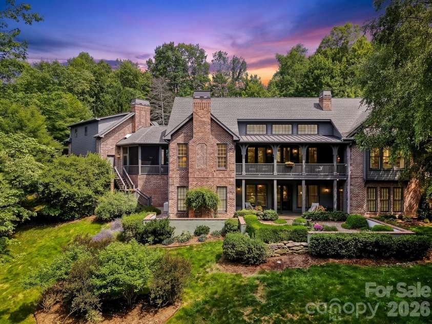 1333 Solomon Circle, Hendersonville, NC 28739.  MLS# CAR4399207, YatesRealty ID 35730. 