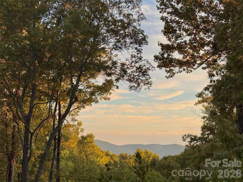 1333 Solomon Circle, Hendersonville, NC 28739.  MLS# CAR4399207, YatesRealty ID 35730. 