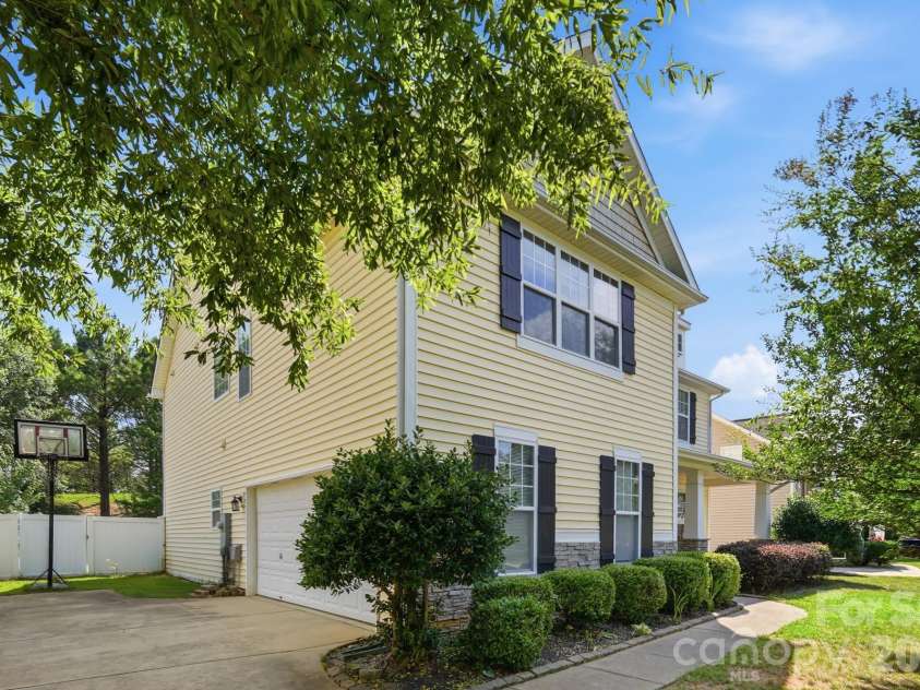 6014 Magna Lane, Indian Trail, NC 28079.  MLS# CAR4401575, YatesRealty ID 35732. 