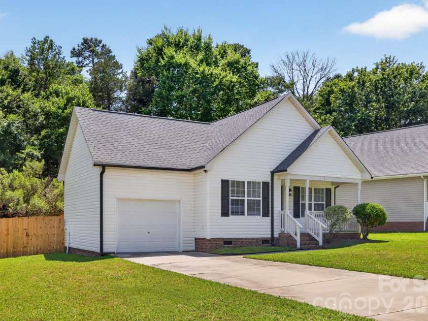 1001 Loch Lomond Circle, Concord, NC 28025.  MLS# CAR4401481, YatesRealty ID 35736. 