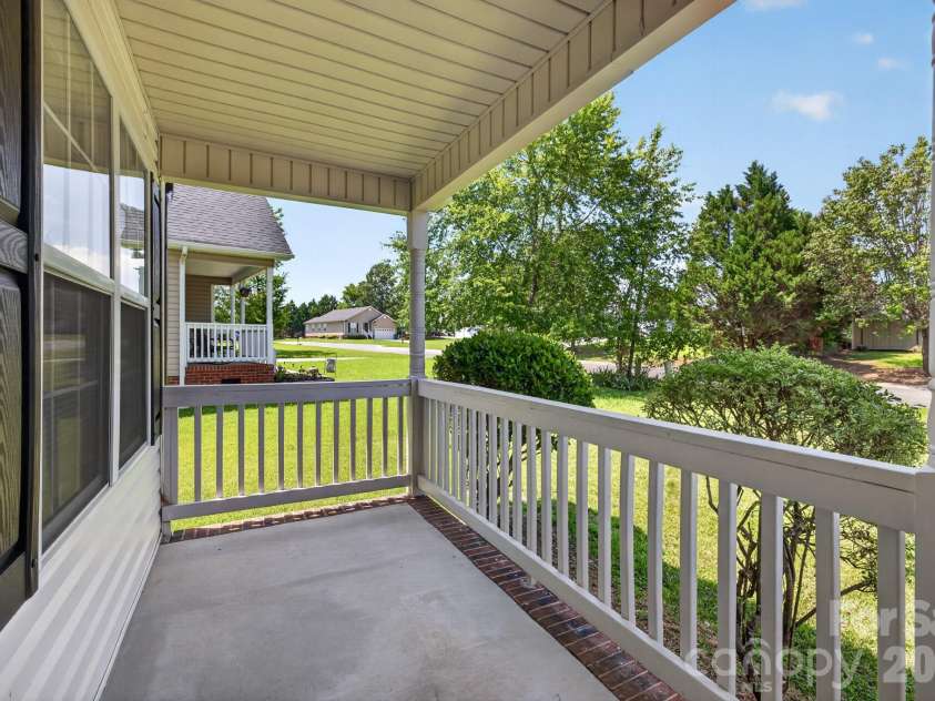 1001 Loch Lomond Circle, Concord, NC 28025.  MLS# CAR4401481, YatesRealty ID 35736. 
