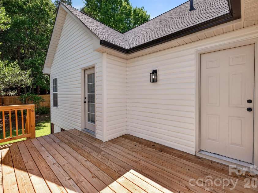 1001 Loch Lomond Circle, Concord, NC 28025.  MLS# CAR4401481, YatesRealty ID 35736. 