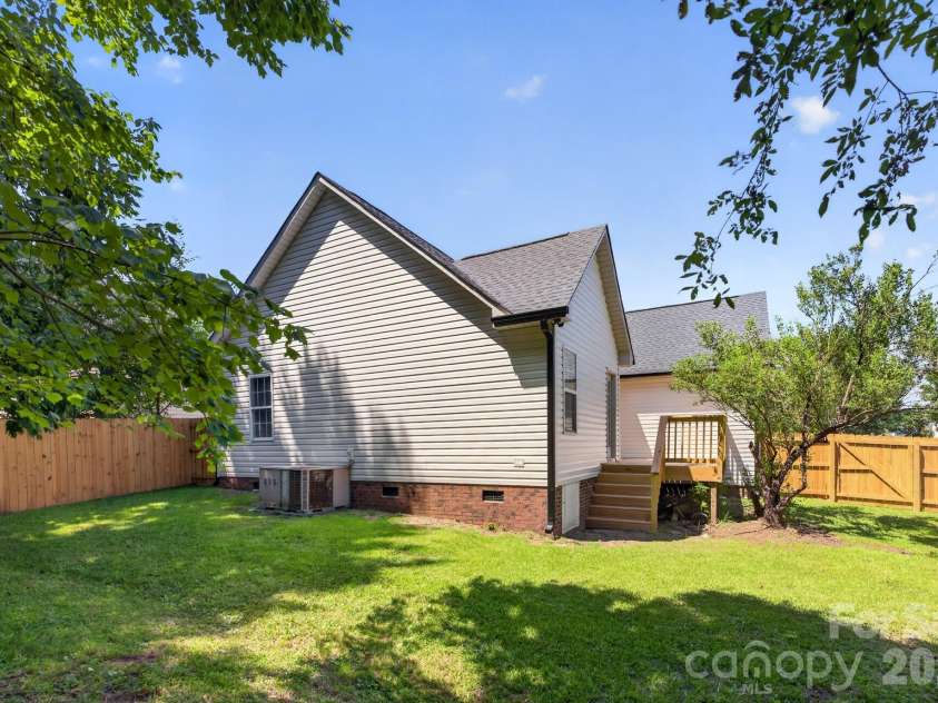1001 Loch Lomond Circle, Concord, NC 28025.  MLS# CAR4401481, YatesRealty ID 35736. 