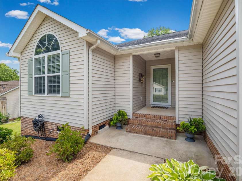 808 Chipmeadow Lane, York, SC 29745.  MLS# CAR4401341, YatesRealty ID 35739. 