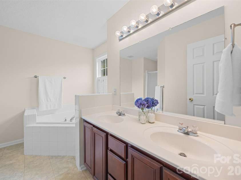808 Chipmeadow Lane, York, SC 29745.  MLS# CAR4401341, YatesRealty ID 35739. 