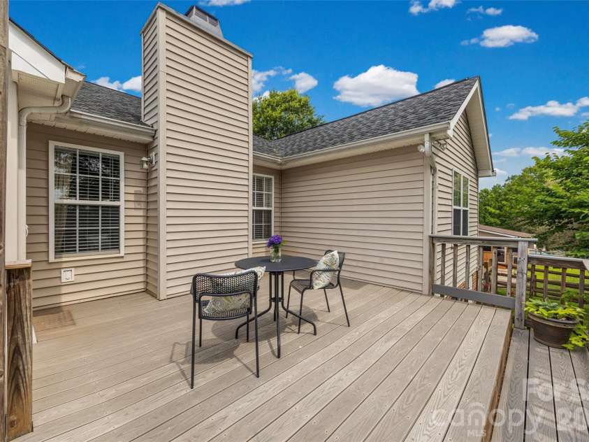 808 Chipmeadow Lane, York, SC 29745.  MLS# CAR4401341, YatesRealty ID 35739. 