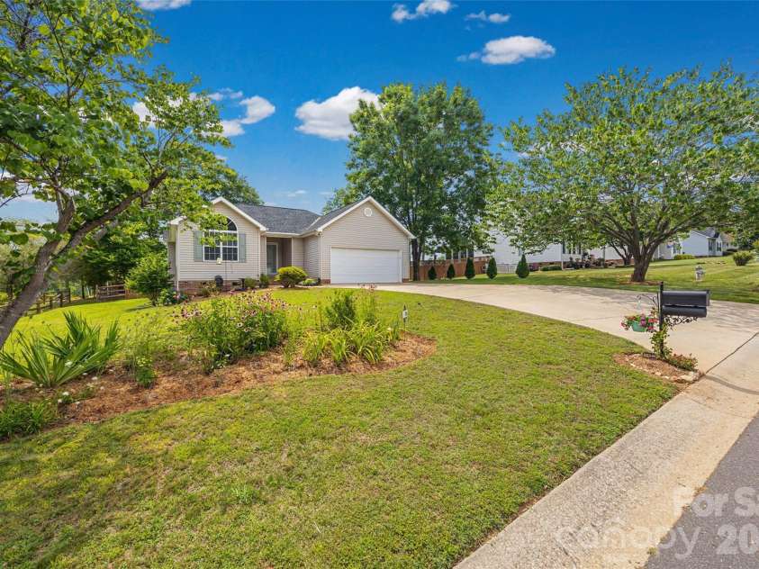 808 Chipmeadow Lane, York, SC 29745.  MLS# CAR4401341, YatesRealty ID 35739. 