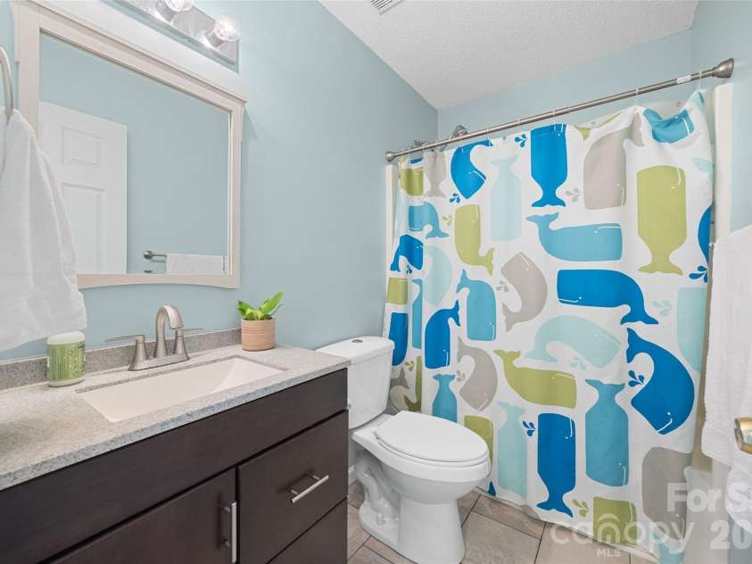 808 Chipmeadow Lane, York, SC 29745.  MLS# CAR4401341, YatesRealty ID 35739. Full bathroom