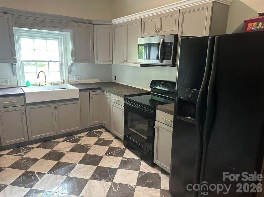 215 Matson Street, Kershaw, SC 29067.  MLS# CAR4353616, YatesRealty ID 3574. 