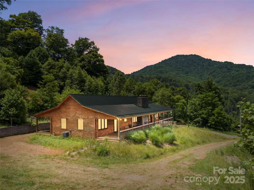 263 Wolf Mountain Road, Green Mountain, NC 28740.  MLS# CAR4148202, YatesRealty ID 3574. 