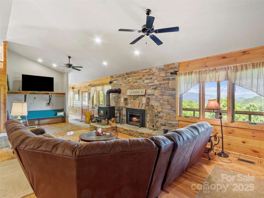 263 Wolf Mountain Road, Green Mountain, NC 28740.  MLS# CAR4148202, YatesRealty ID 3574. 