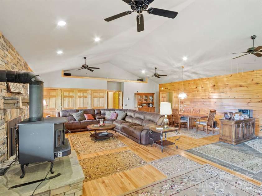 263 Wolf Mountain Road, Green Mountain, NC 28740.  MLS# CAR4148202, YatesRealty ID 3574. 