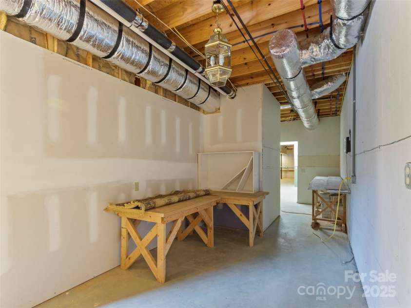 263 Wolf Mountain Road, Green Mountain, NC 28740.  MLS# CAR4148202, YatesRealty ID 3574. 