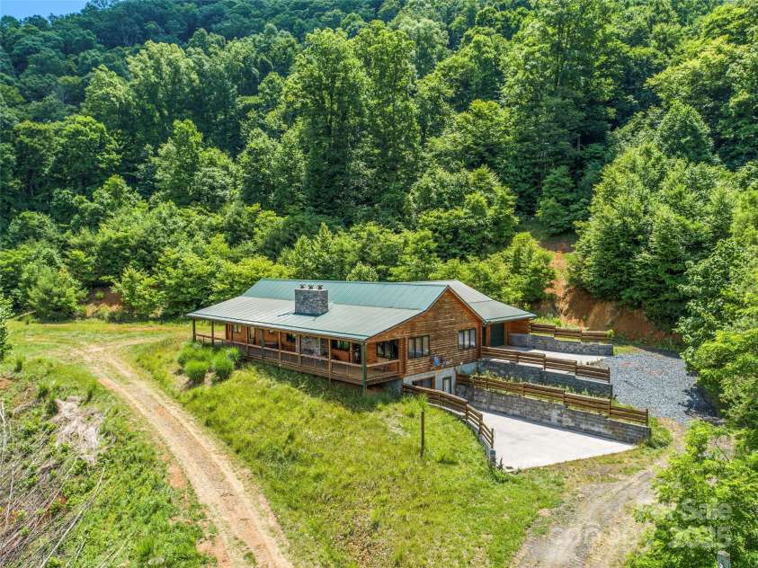 263 Wolf Mountain Road, Green Mountain, NC 28740.  MLS# CAR4148202, YatesRealty ID 3574. 