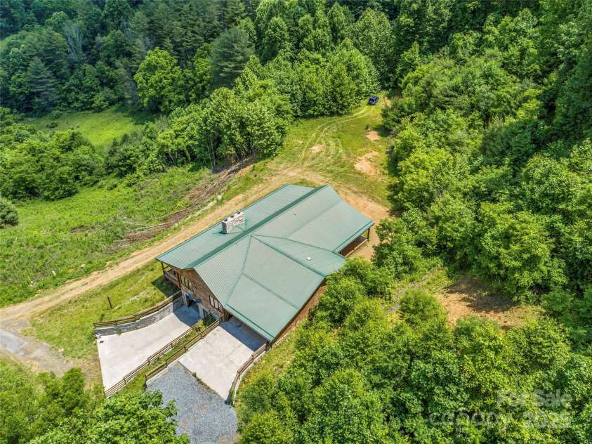 263 Wolf Mountain Road, Green Mountain, NC 28740.  MLS# CAR4148202, YatesRealty ID 3574. 