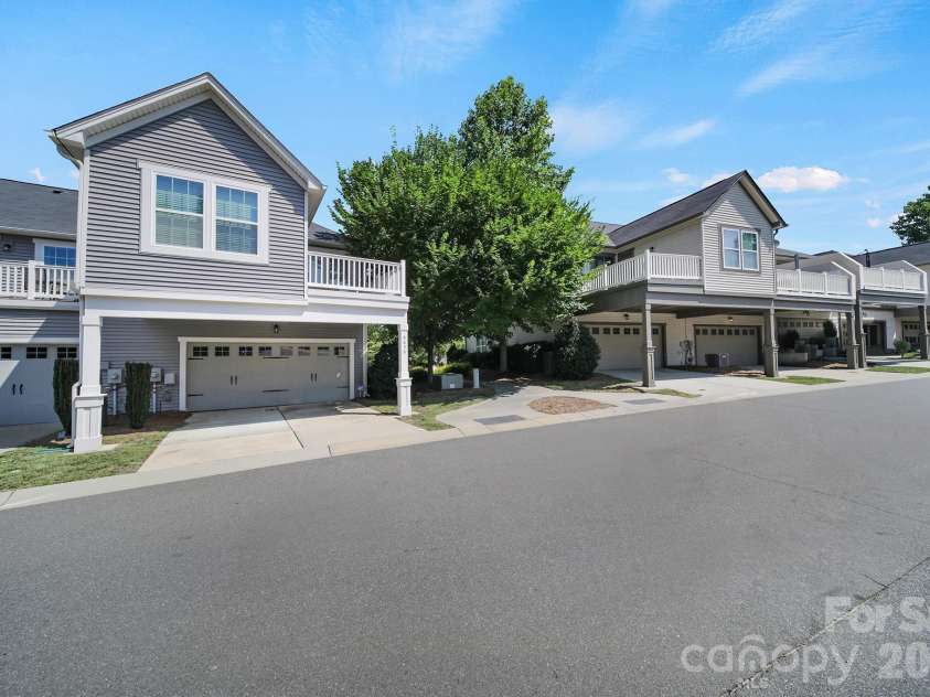 6658 Berewick Commons Parkway, Charlotte, NC 28278.  MLS# CAR4400971, YatesRealty ID 35740. 