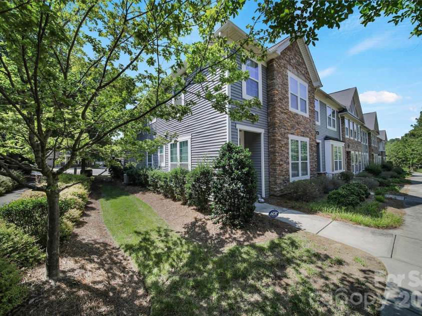 6658 Berewick Commons Parkway, Charlotte, NC 28278.  MLS# CAR4400971, YatesRealty ID 35740. 