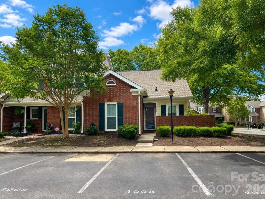 9126 Vicksburg Park Court, Charlotte, NC 28210.  MLS# CAR4400721, YatesRealty ID 35742. 