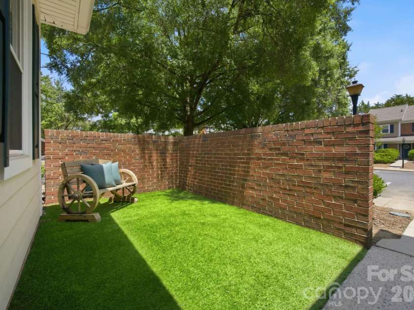 9126 Vicksburg Park Court, Charlotte, NC 28210.  MLS# CAR4400721, YatesRealty ID 35742. 