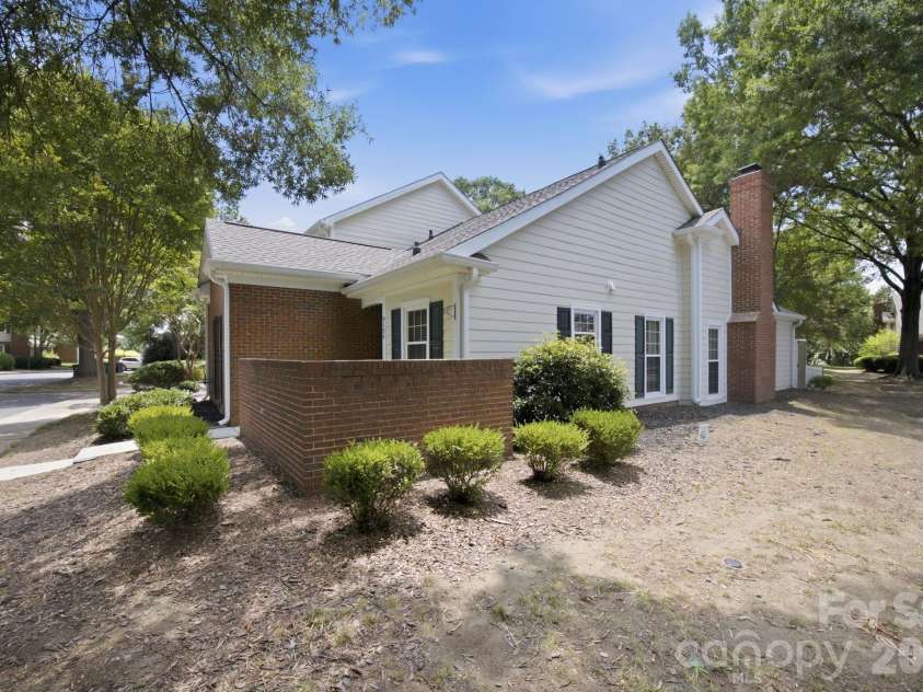 9126 Vicksburg Park Court, Charlotte, NC 28210.  MLS# CAR4400721, YatesRealty ID 35742. 