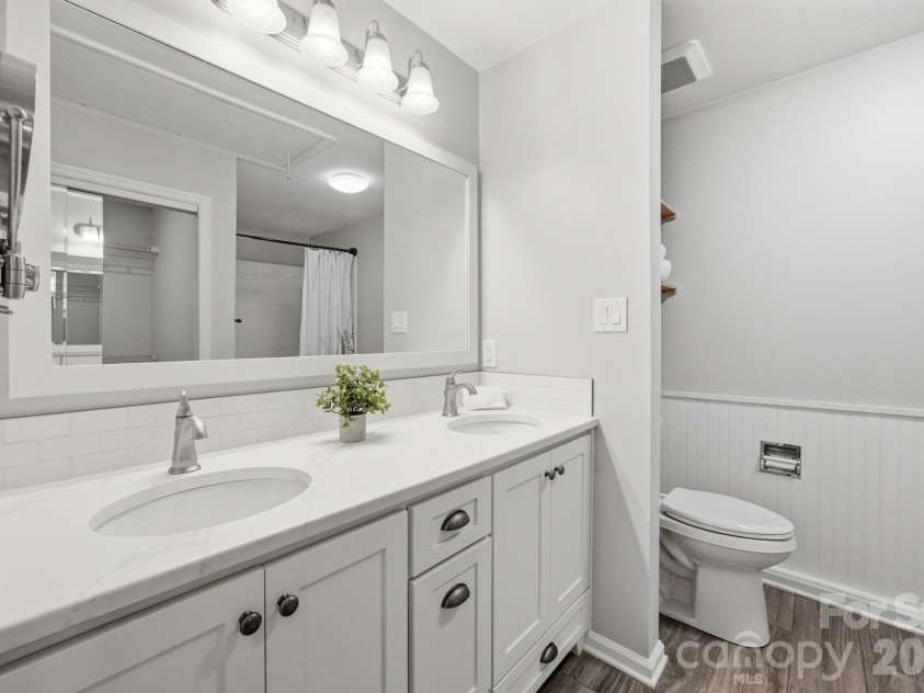9126 Vicksburg Park Court, Charlotte, NC 28210.  MLS# CAR4400721, YatesRealty ID 35742. 