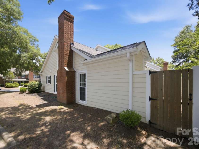 9126 Vicksburg Park Court, Charlotte, NC 28210.  MLS# CAR4400721, YatesRealty ID 35742. 