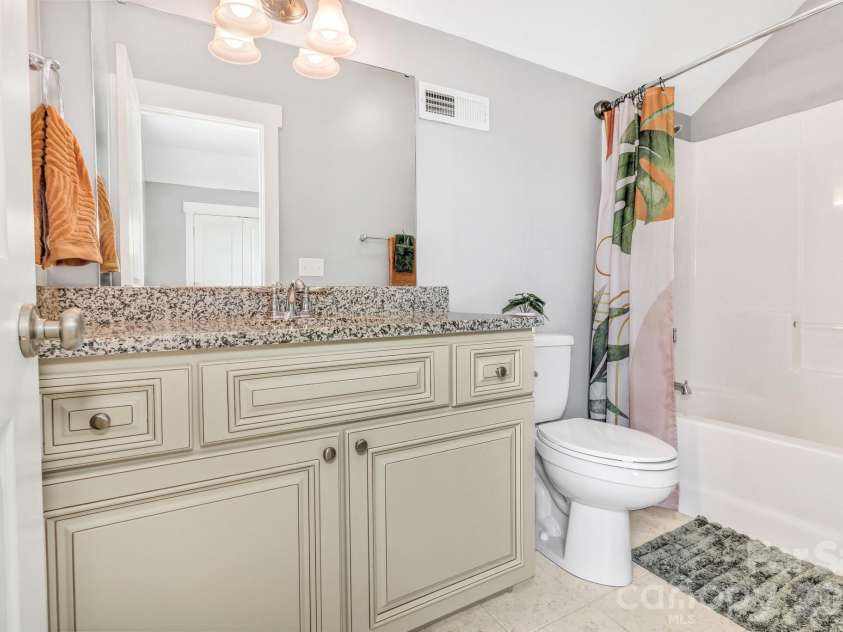 18 Byrdcliffe Lane, Asheville, NC 28805.  MLS# CAR4398976, YatesRealty ID 35744. 3rd full bath
