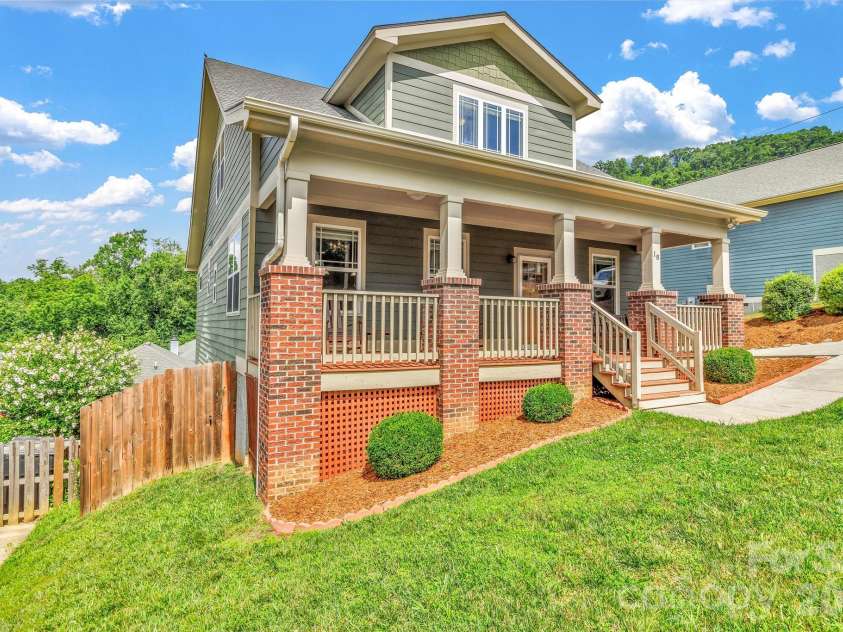 18 Byrdcliffe Lane, Asheville, NC 28805.  MLS# CAR4398976, YatesRealty ID 35744. 
