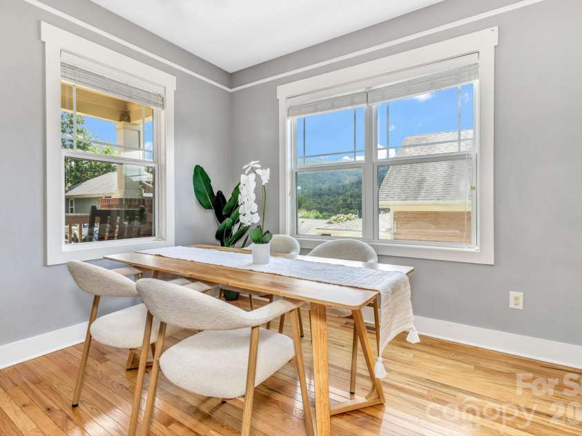 18 Byrdcliffe Lane, Asheville, NC 28805.  MLS# CAR4398976, YatesRealty ID 35744. 