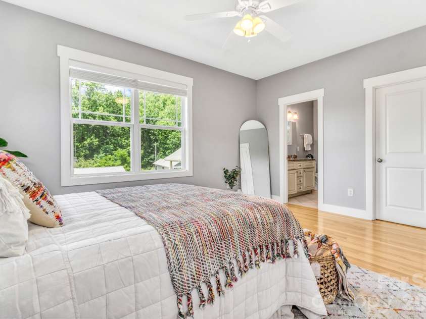18 Byrdcliffe Lane, Asheville, NC 28805.  MLS# CAR4398976, YatesRealty ID 35744. 