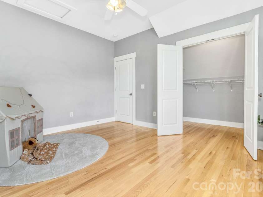 18 Byrdcliffe Lane, Asheville, NC 28805.  MLS# CAR4398976, YatesRealty ID 35744. 