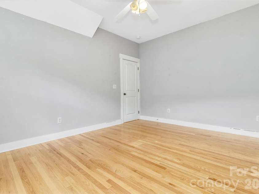 18 Byrdcliffe Lane, Asheville, NC 28805.  MLS# CAR4398976, YatesRealty ID 35744. All bedrooms are large