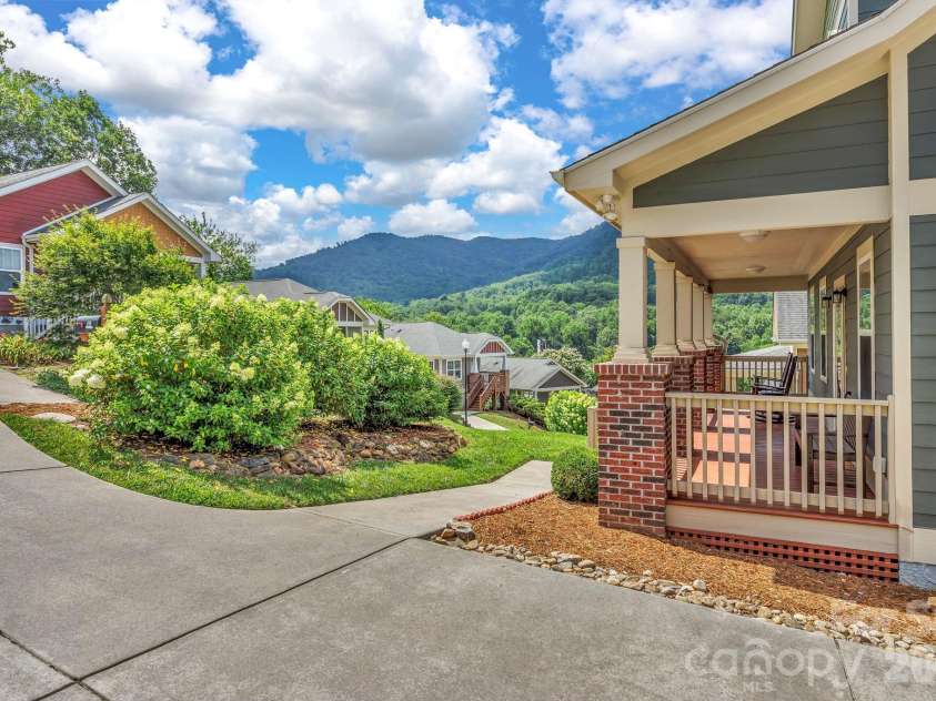 18 Byrdcliffe Lane, Asheville, NC 28805.  MLS# CAR4398976, YatesRealty ID 35744. Beautiful year round views