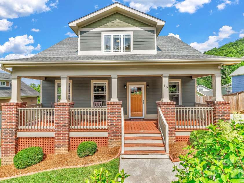 18 Byrdcliffe Lane, Asheville, NC 28805.  MLS# CAR4398976, YatesRealty ID 35744. Gorgeous move in ready home