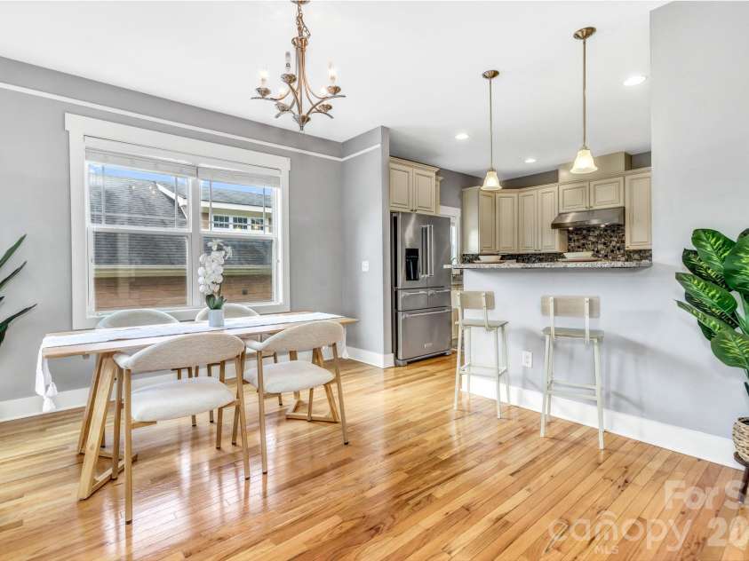 18 Byrdcliffe Lane, Asheville, NC 28805.  MLS# CAR4398976, YatesRealty ID 35744. Open floor plan