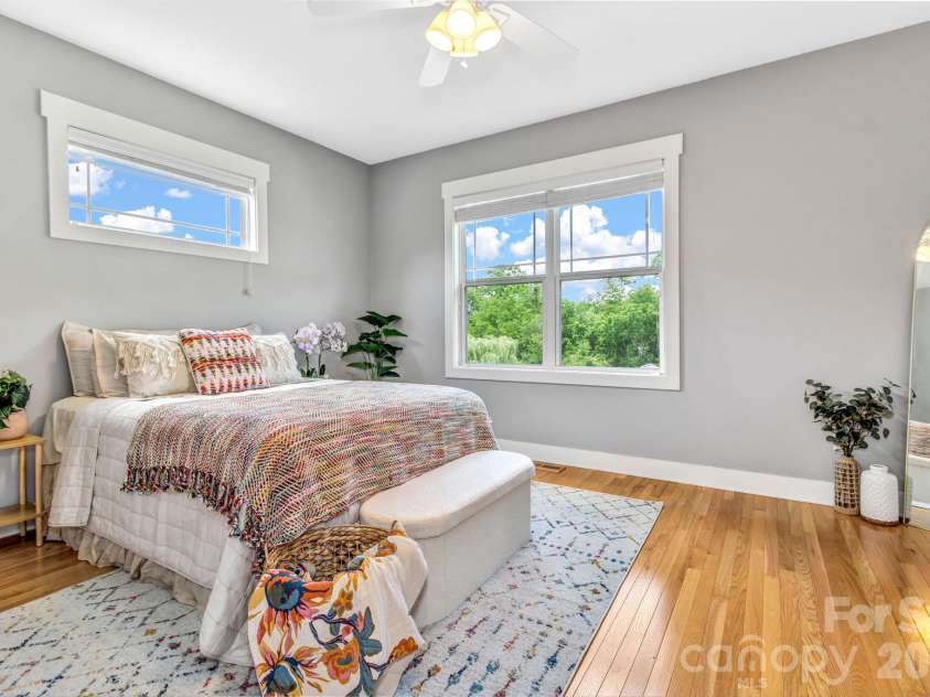 18 Byrdcliffe Lane, Asheville, NC 28805.  MLS# CAR4398976, YatesRealty ID 35744. Primary on main