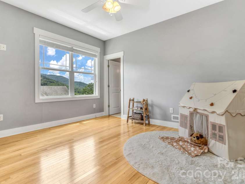 18 Byrdcliffe Lane, Asheville, NC 28805.  MLS# CAR4398976, YatesRealty ID 35744. Second bedroom