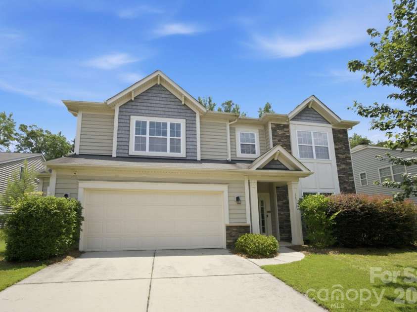 14711 Brannock Hills Drive, Charlotte, NC 28278.  MLS# CAR4396516, YatesRealty ID 35745. 