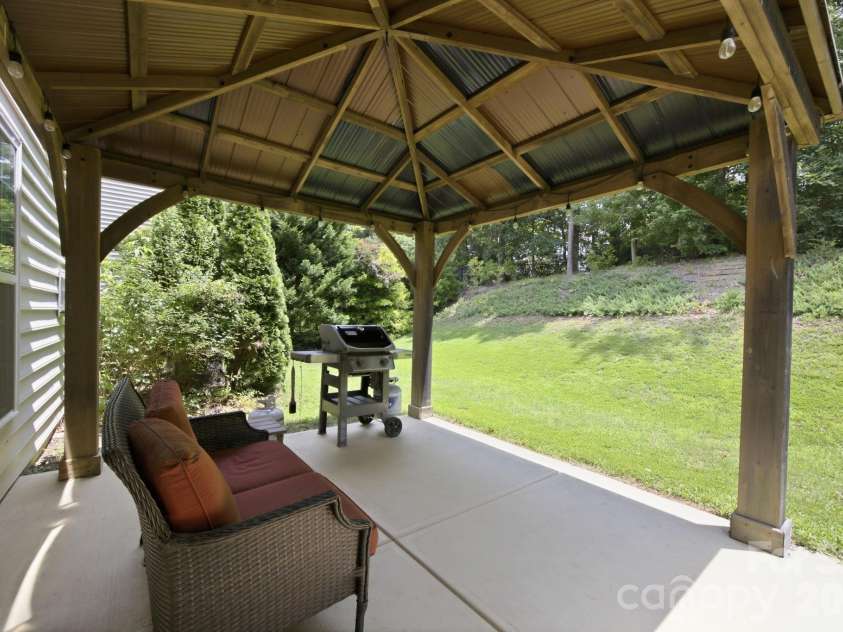 14711 Brannock Hills Drive, Charlotte, NC 28278.  MLS# CAR4396516, YatesRealty ID 35745. 