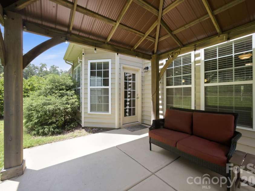 14711 Brannock Hills Drive, Charlotte, NC 28278.  MLS# CAR4396516, YatesRealty ID 35745. 