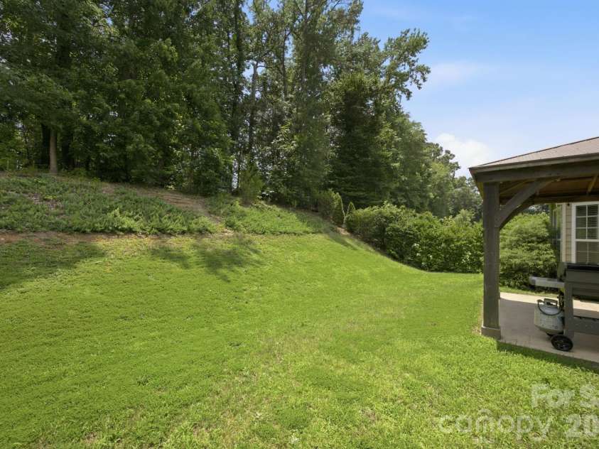 14711 Brannock Hills Drive, Charlotte, NC 28278.  MLS# CAR4396516, YatesRealty ID 35745. 